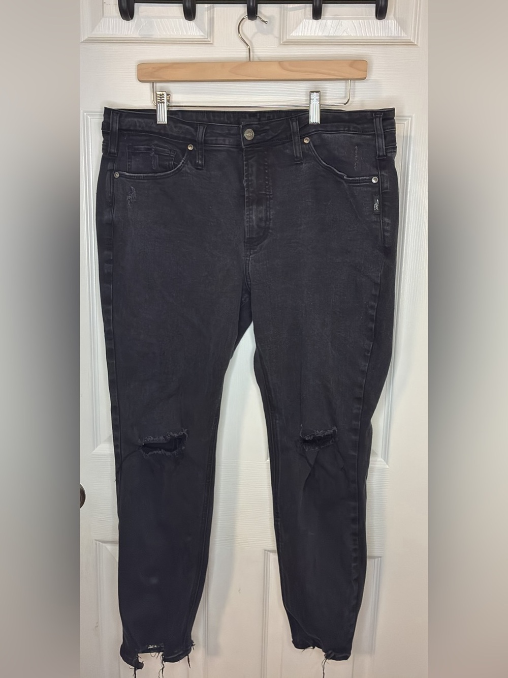 Silver Jeans Women's Black Skinny Distressed Jeans